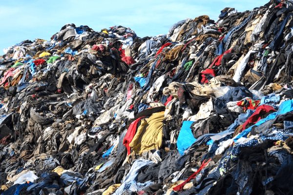 « Et si on passait en mode responsable? » – Une histoire de fast fashion